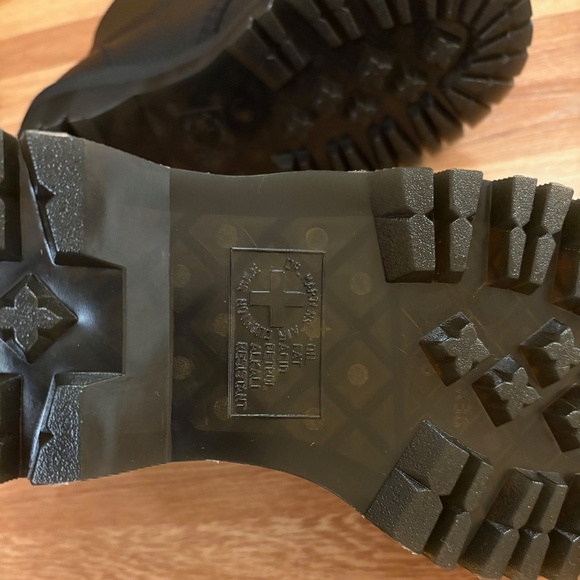 Dr. Martens Women’s Devon Flower Buckle Leather Platform Boots - Picture 9 of 12